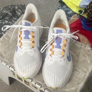 Women’s Nike sneakers